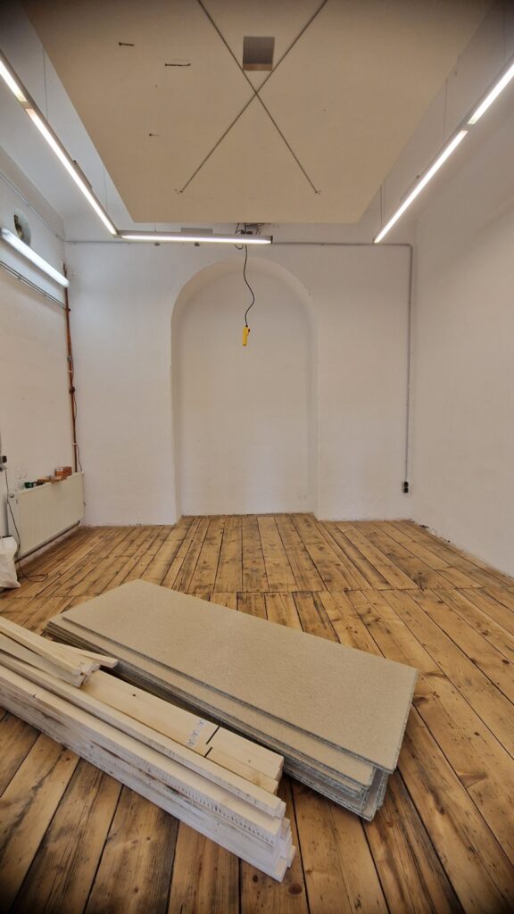 Wand im Umbau mit Spachtelstellen – Smetana Fotostudio Wien (1020)